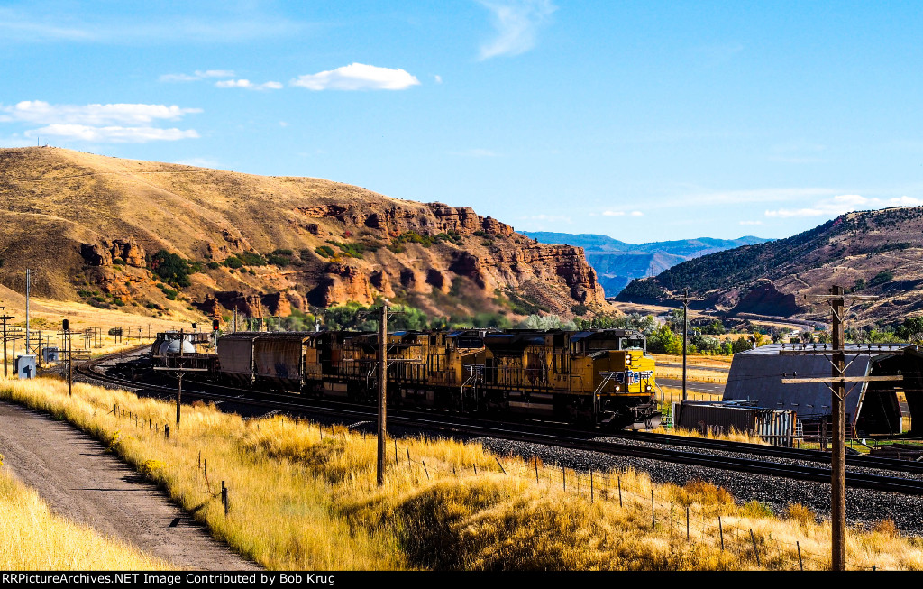 UP 8738 leads westbound manifest freight between Echo and Henefer